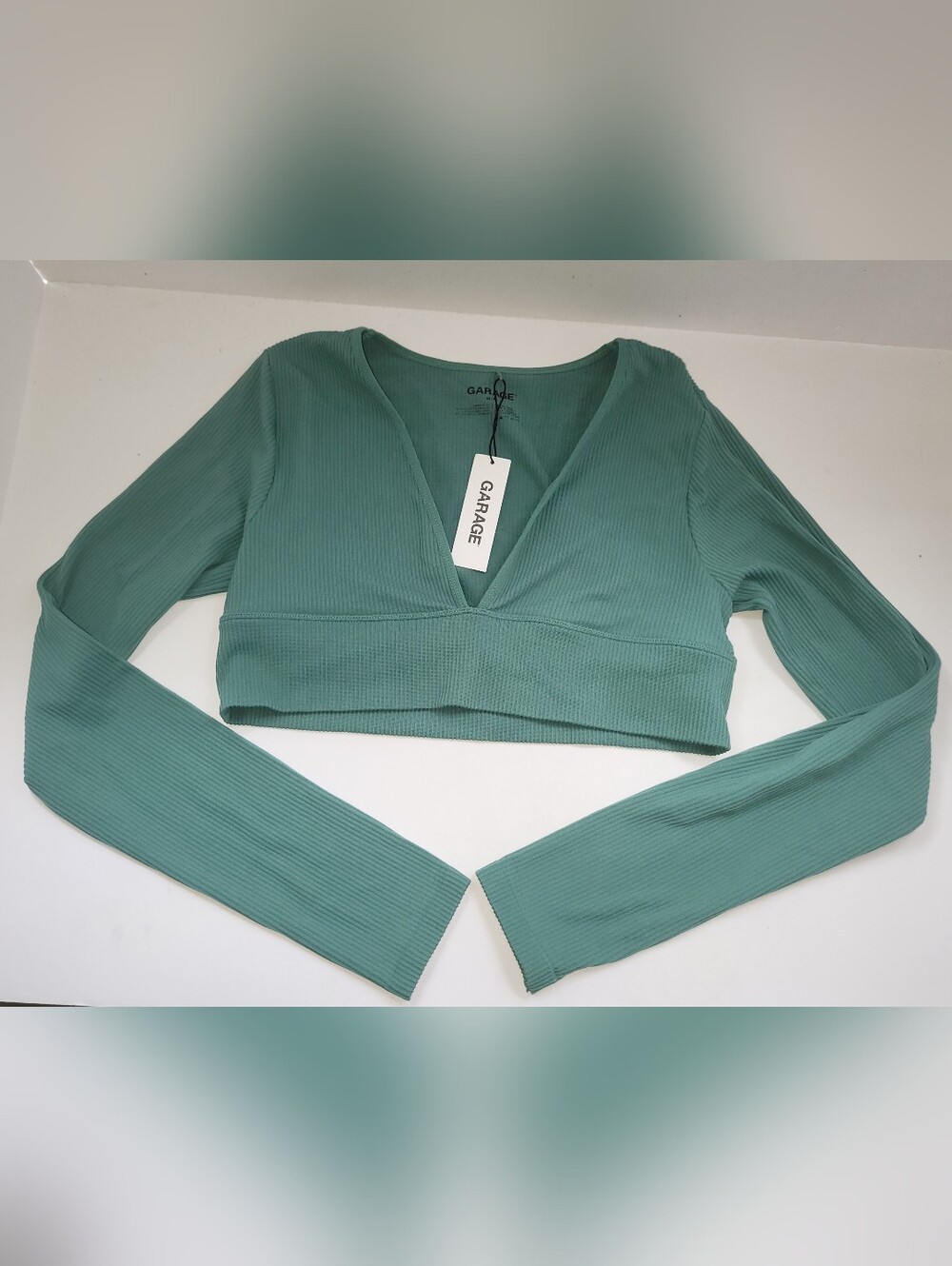 Garage Size Medium Green Ribbed V-Neck Long Sleeve Crop Top NWT